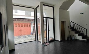 Rumah bisa untuk kantor di timur kampus UPN