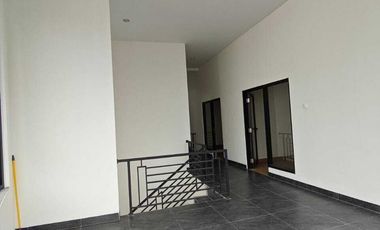 Rumah bisa untuk kantor di timur kampus UPN