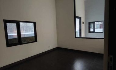 Rumah bisa untuk kantor di timur kampus UPN