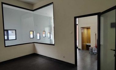 Rumah bisa untuk kantor di timur kampus UPN