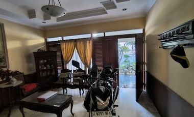 Rumah Luas Tepi Jalan Raya di Manahan Solo (YA)