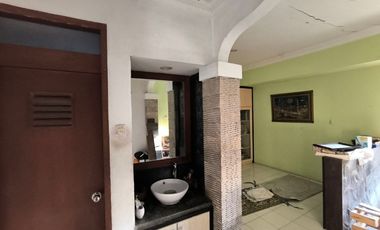 Rumah Luas Tepi Jalan Raya di Manahan Solo (YA)