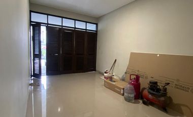 Dijual Rumah bagus di Setraduta