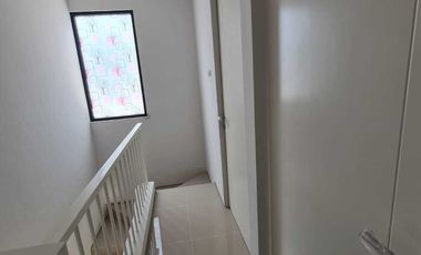 Disewakan Rumah Royal Residence Wiyung Semi Furnished