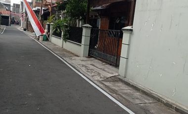 Jual murah BU rumah luas dekat luwes gentan  BU