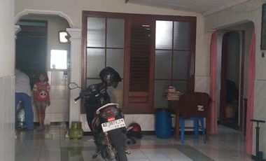 Jual murah BU rumah luas dekat luwes gentan  BU