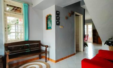 Villa 5 Kamar Kolam Renang Harga Dibawah Pasar Puncak Cipanas