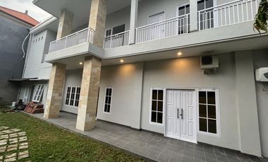 Dijual rumah mewah lantai 2 denpasar timur