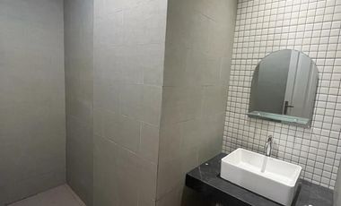 Dijual rumah mewah lantai 2 denpasar timur