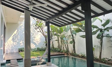 5 Bedroom Modern House in Tropical Private Compound in Pejaten Barat