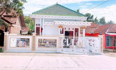 Dijual rumah cantik pinggir jln utama dekat PLN Cilacap