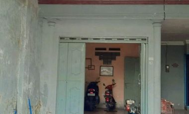 BU, Jual Cepat,Jual Murah  rumah 2 lantai jl. Raya Bangsri Blitar