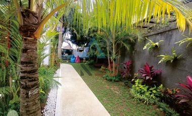 FOR SALE VILLA CANTIK DENGAN TAMAN INDAH DEKAT GERBANG TOL NUSA DUA