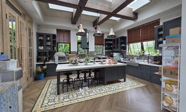 Villa Mewah di Citra Green Dago Dengan View Lembah, Bandung