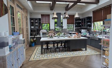 Villa Mewah di Citra Green Dago Dengan View Lembah, Bandung