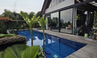 Villa Mewah di Citra Green Dago Dengan View Lembah, Bandung