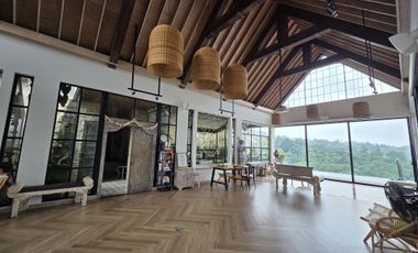 Villa Mewah di Citra Green Dago Dengan View Lembah, Bandung