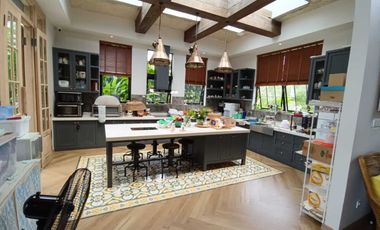 Villa Mewah di Citra Green Dago Dengan View Lembah, Bandung