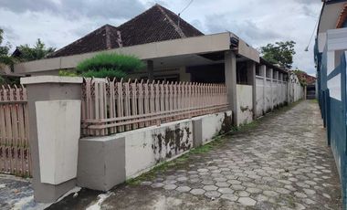 Di Jual Rumah Induk Dan Kos di Pusat Kota Blitar Dekat Kebon Rojo