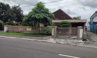 Di Jual Rumah Induk Dan Kos di Pusat Kota Blitar Dekat Kebon Rojo