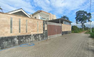 DiJual Rumah Mewah Di Blitar Plus Furniture,Kandang Kambing dan Lahan