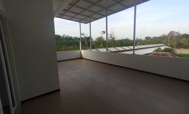 DiJual Rumah Mewah Di Blitar Plus Furniture,Kandang Kambing dan Lahan