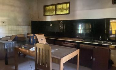 Rumah klasik di gunung belah