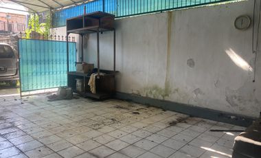Rumah klasik di gunung belah