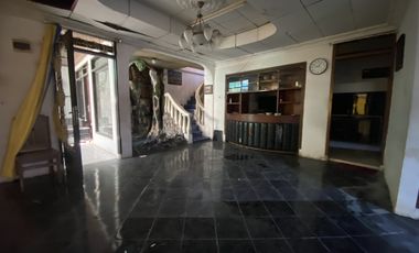 Rumah klasik di gunung belah