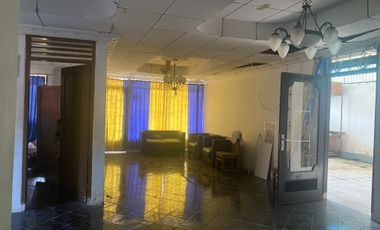 Rumah klasik di gunung belah