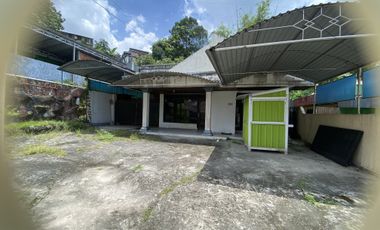 Rumah klasik di gunung belah