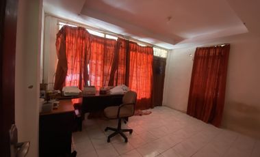 Rumah klasik di gunung belah