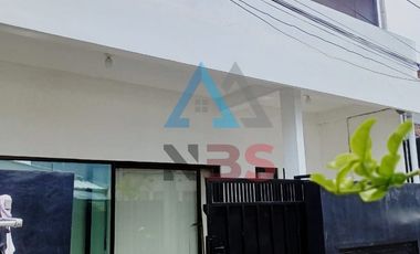 Dijual rumah 2 lantai Baru direnovasi Di monang maning Denpasar barat