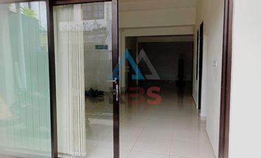 Dijual rumah 2 lantai Baru direnovasi Di monang maning Denpasar barat