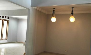 Dijual Rumah Siap Huni 3 LT SetiaBudi Regency Bandung
