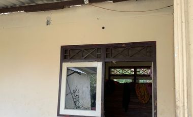 Rumah di Moncok dekat jl udayana Mataram