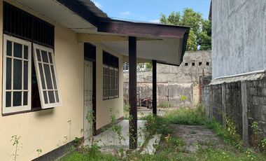 Rumah di Moncok dekat jl udayana Mataram