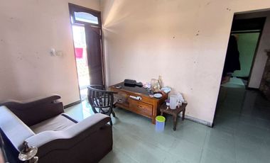 DIJUAL CEPAT Rumah & Ruang Usaha Warung makan di Lingk Ramai Kartasura