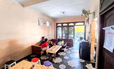 DIJUAL CEPAT Rumah & Ruang Usaha Warung makan di Lingk Ramai Kartasura