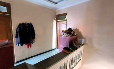 DIJUAL CEPAT Rumah & Ruang Usaha Warung makan di Lingk Ramai Kartasura