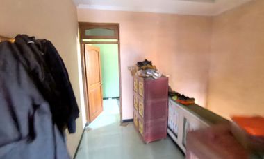 DIJUAL CEPAT Rumah & Ruang Usaha Warung makan di Lingk Ramai Kartasura