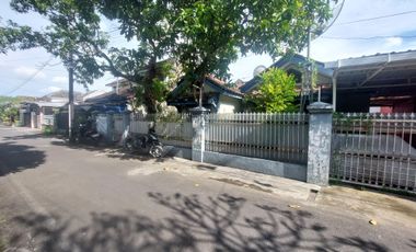 Rumah di kompleks pagutan permai kota Mataram
