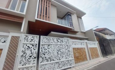 Rumah Baru Mewah Mangkubumen Tengah Kota Solo Siap Pakai
