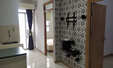 DISEWAKAN APARTEMEN GREEN PALM, TYPE 2 BEDROOM, DEKAT GREEN LAKE, PURI