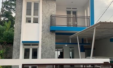 Rumah baru di sewa kontrakan 2 lantai di Tarogong Garut