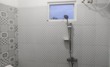 Rumah villa disewakan 6 kamar tidur 3 lantai