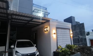Rumah villa disewakan 6 kamar tidur 3 lantai