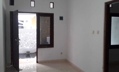 Rumah Mungil di Pusat Kampus Swasta Seturan