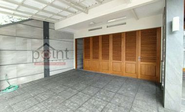 Rumah mewah tengah kota banjarsari solo