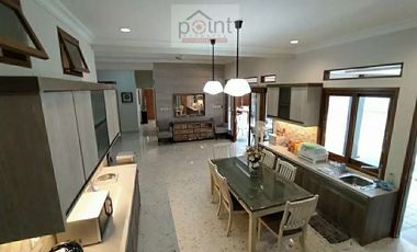 Rumah mewah tengah kota banjarsari solo